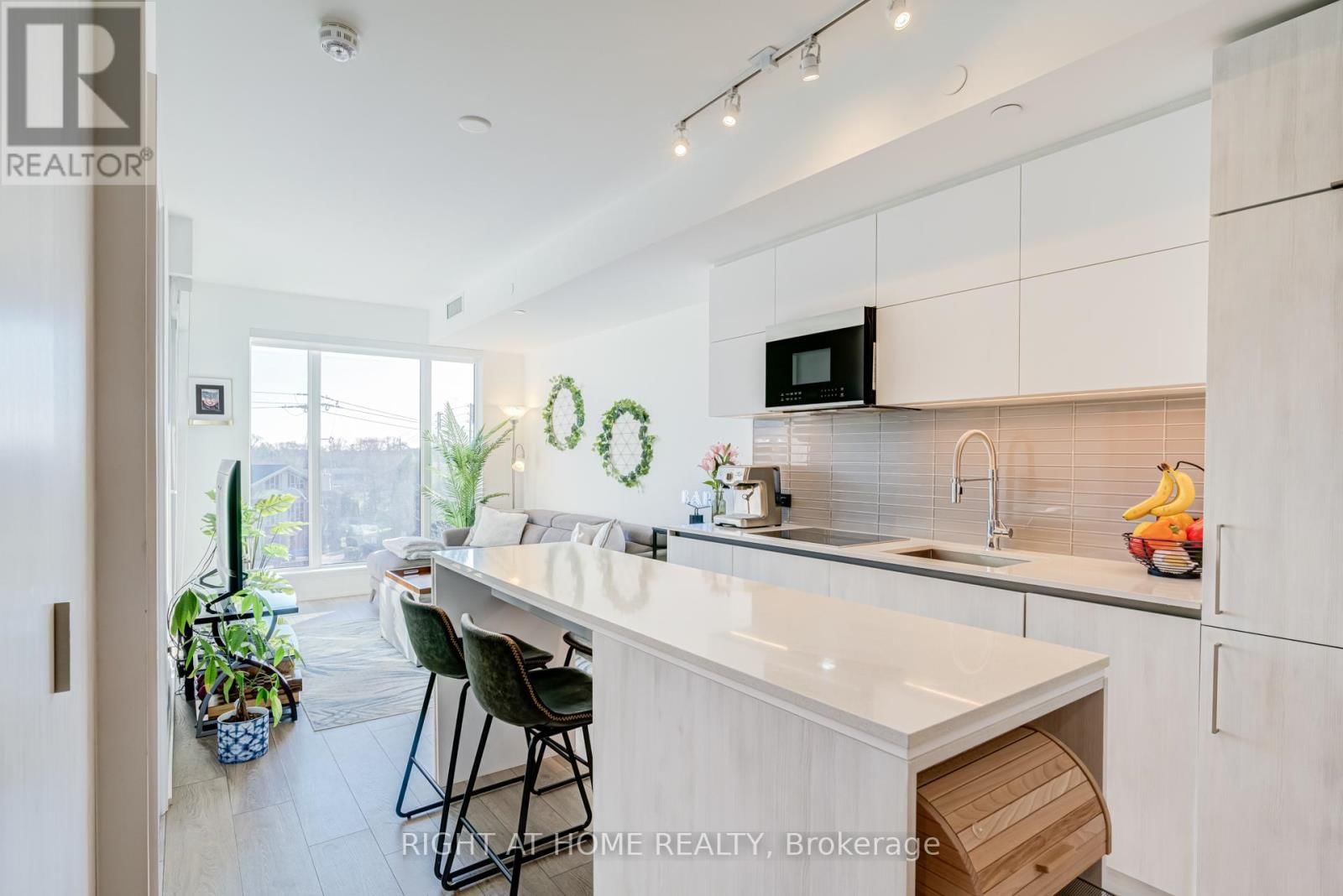 506 - 21 PARK STREET EAST Image 13