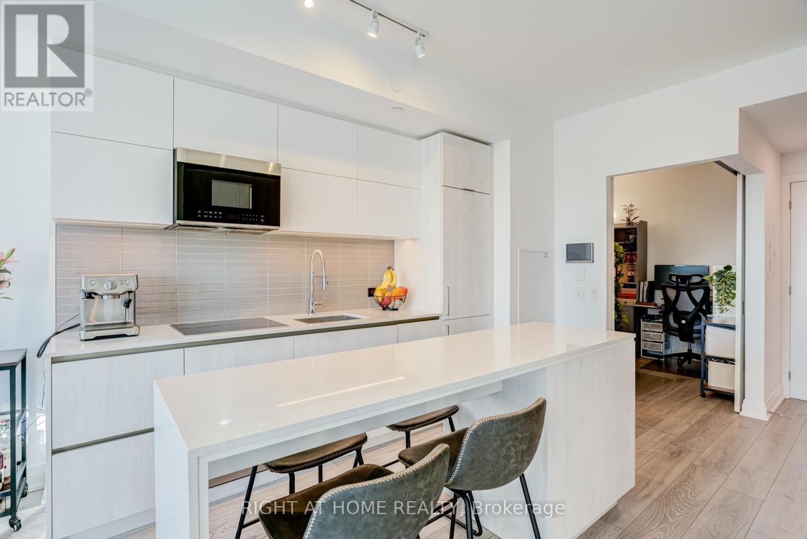 506 - 21 PARK STREET EAST Image 14