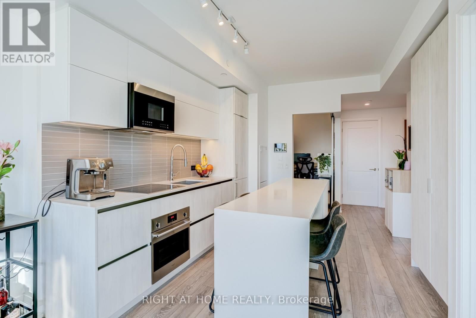 506 - 21 PARK STREET EAST Image 16