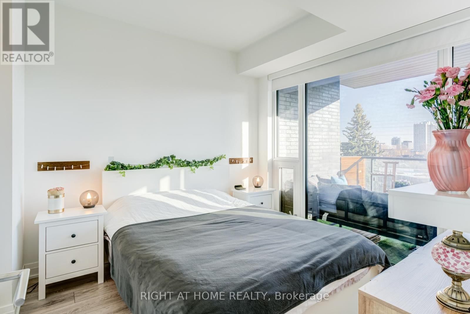 506 - 21 PARK STREET EAST Image 28