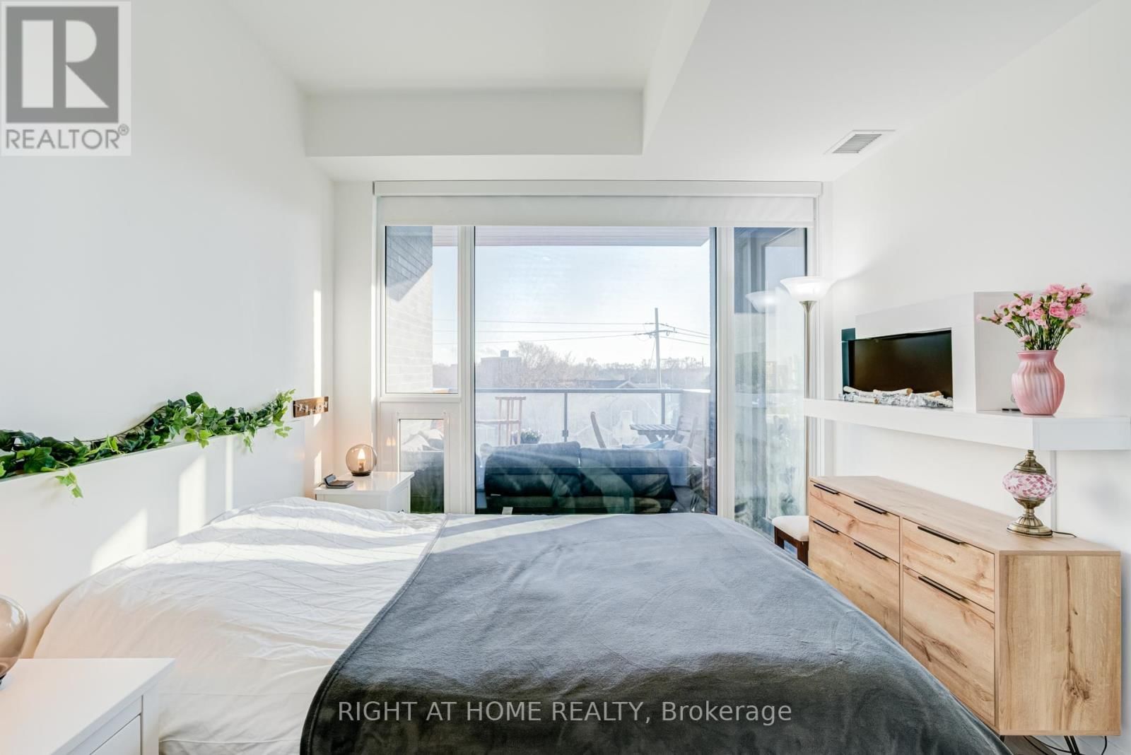 506 - 21 PARK STREET EAST Image 31