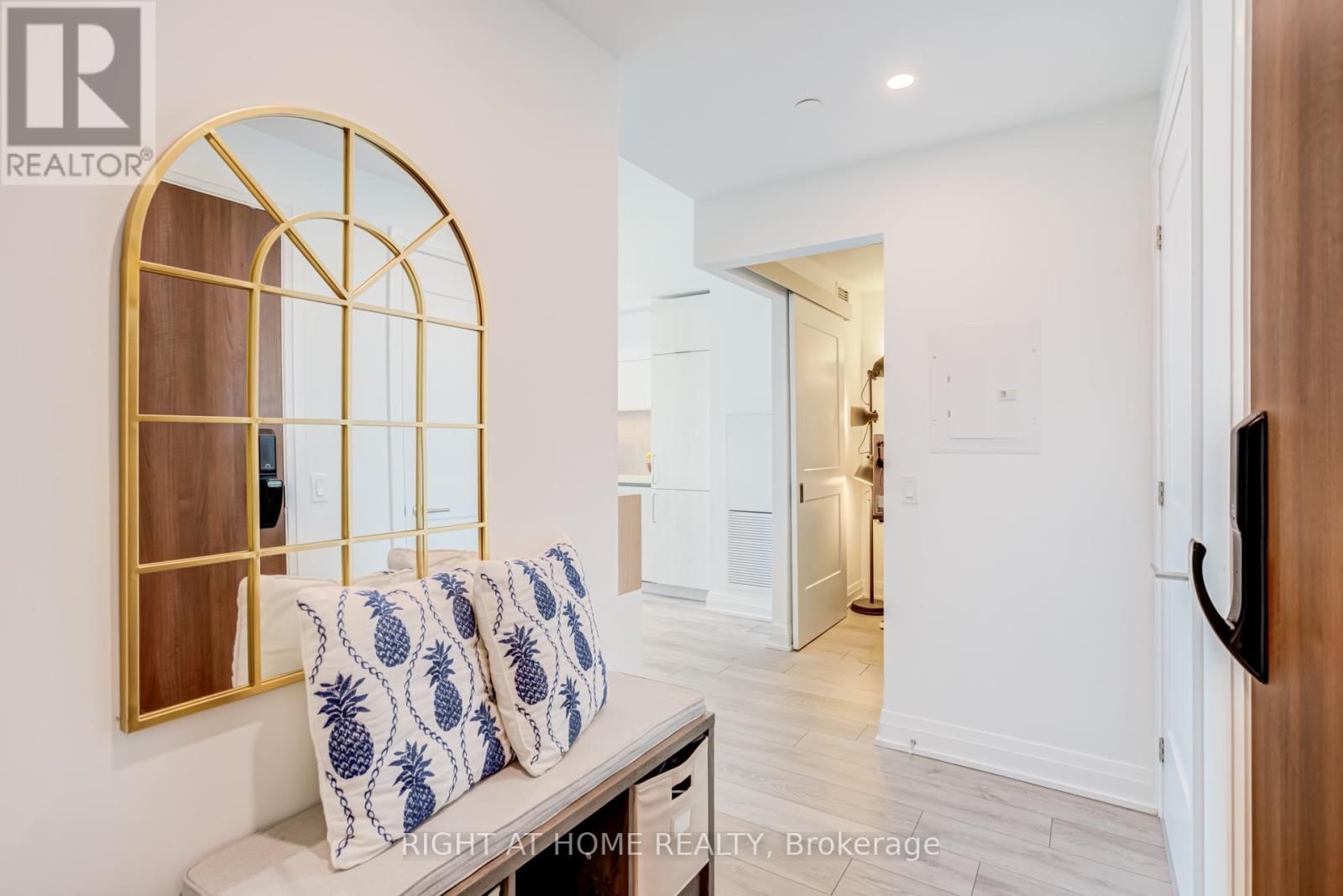 506 - 21 PARK STREET EAST Image 8