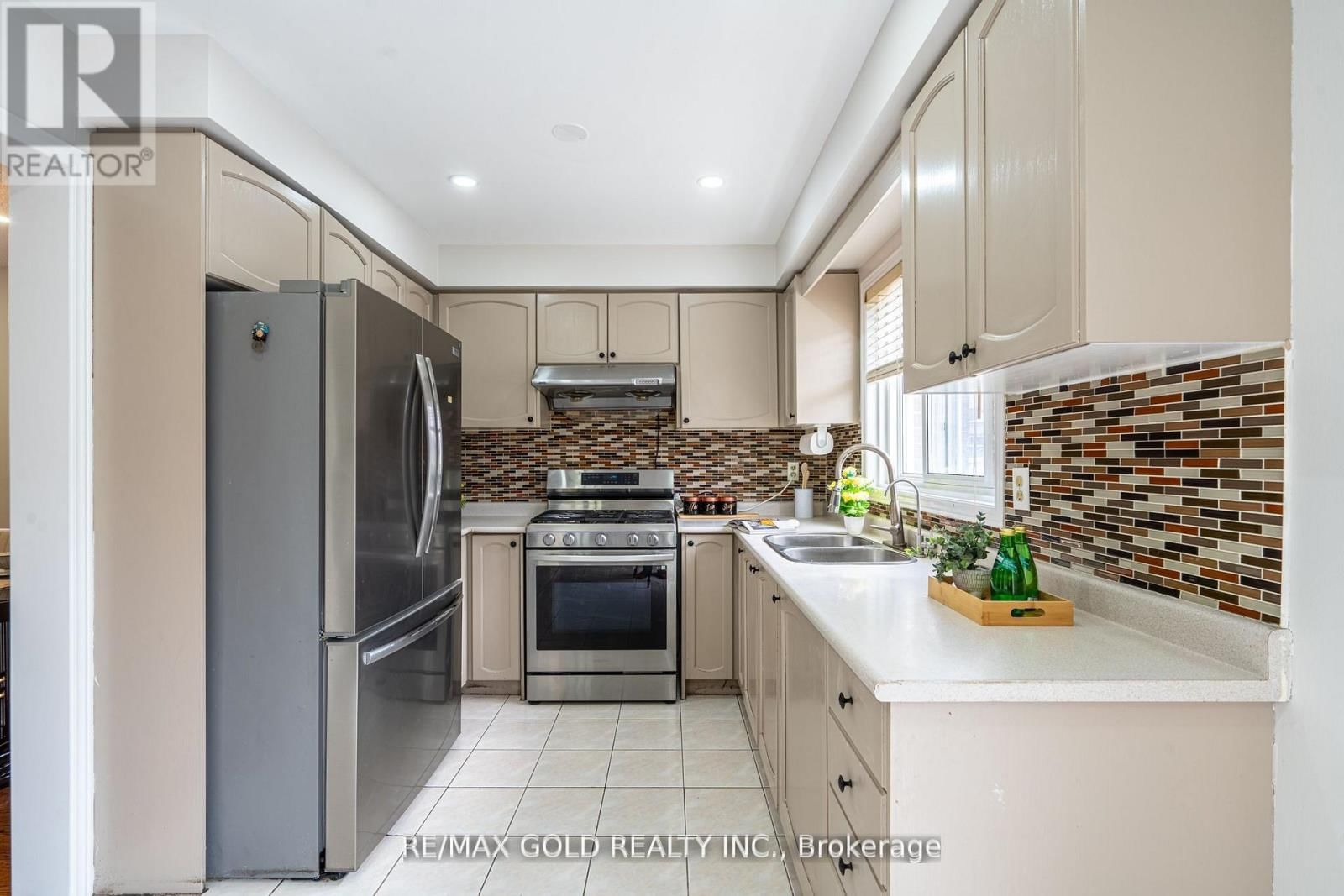 94 BIGHORN CRESCENT Image 10