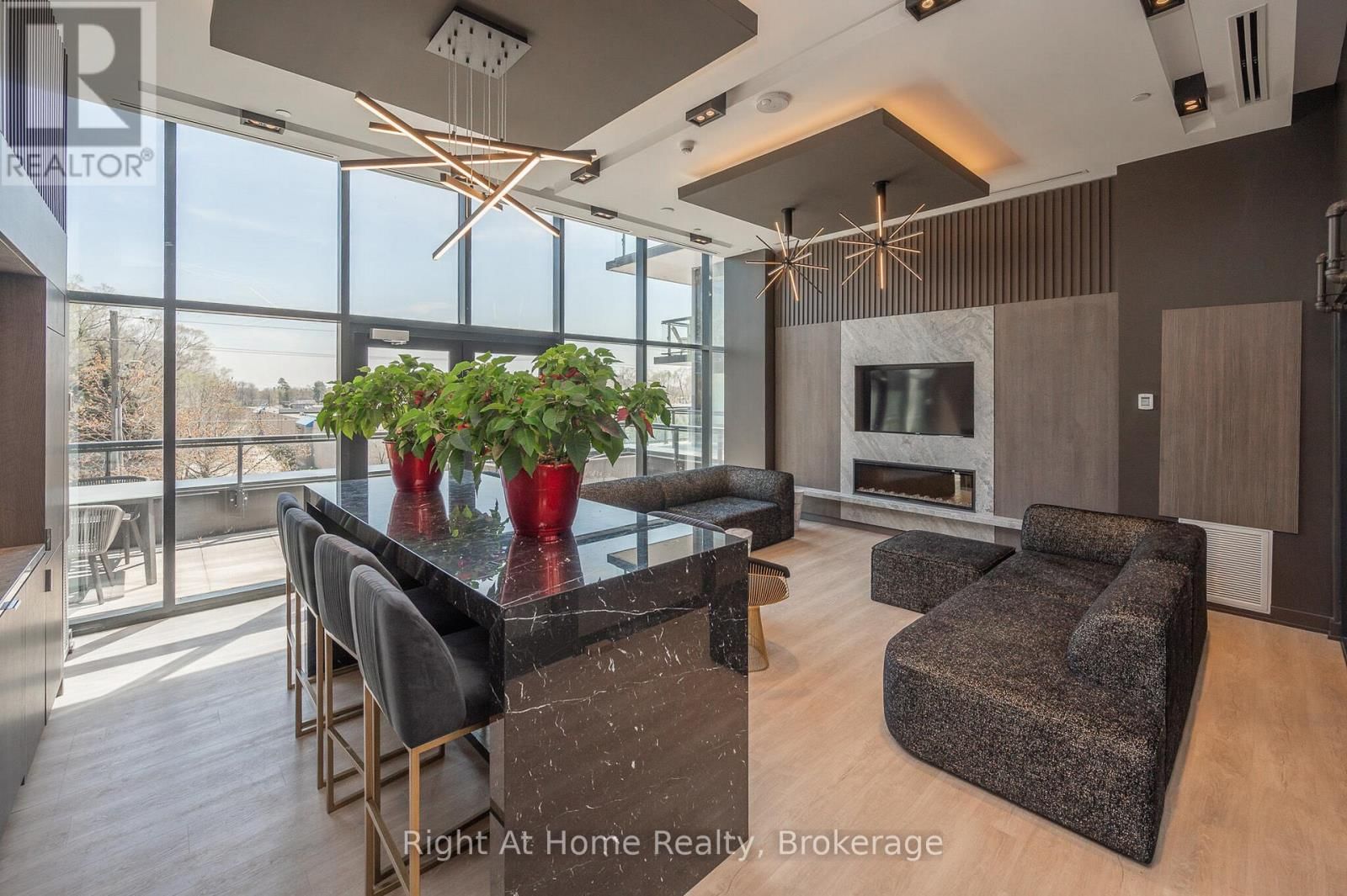 B426 - 1119 COOKE BOULEVARD Image 35