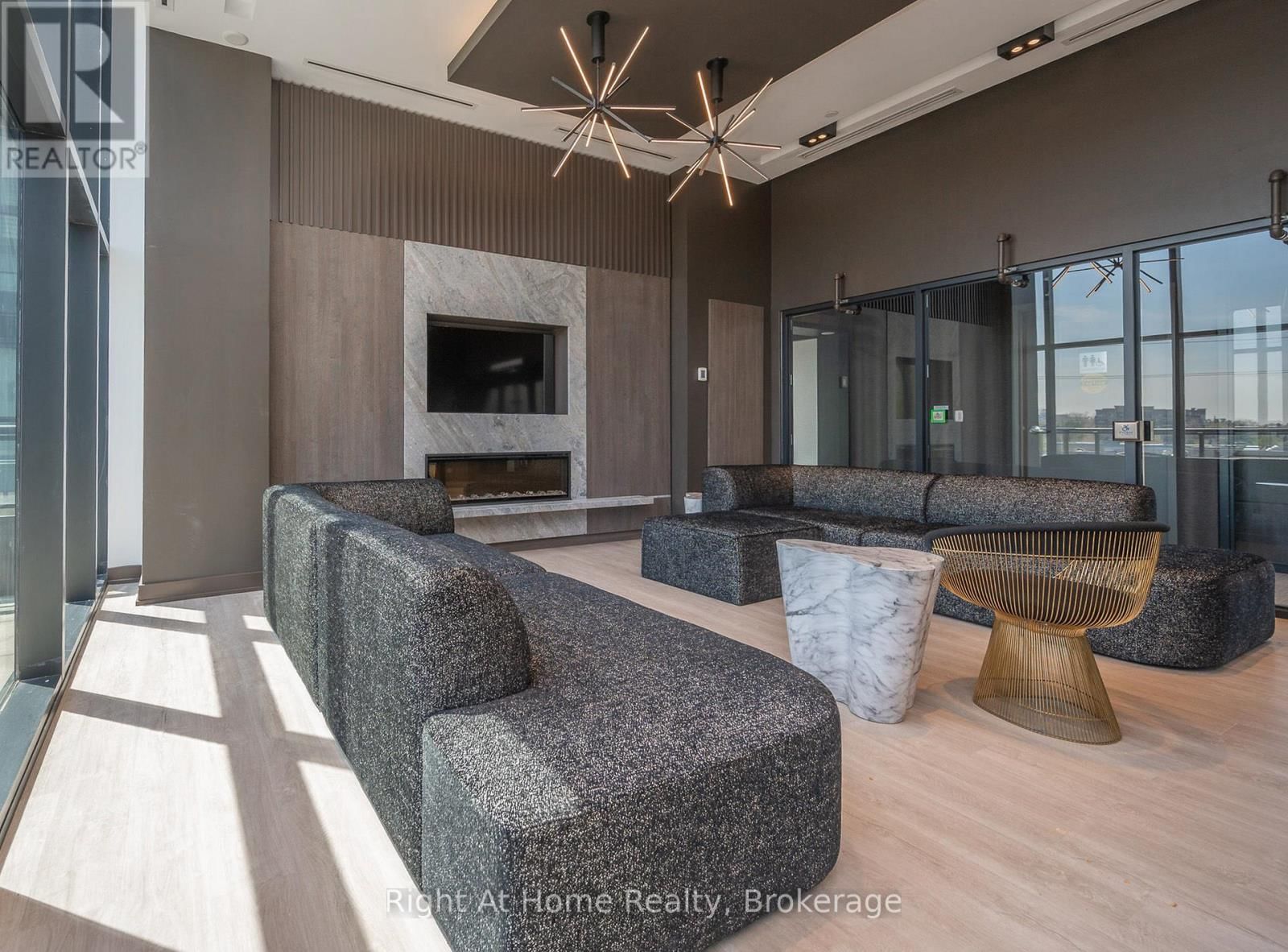 B426 - 1119 COOKE BOULEVARD Image 36