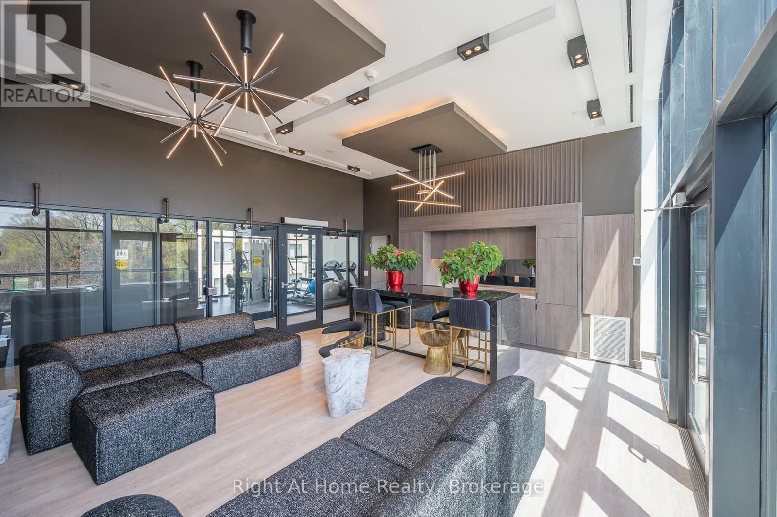 B426 - 1119 COOKE BOULEVARD Image 37