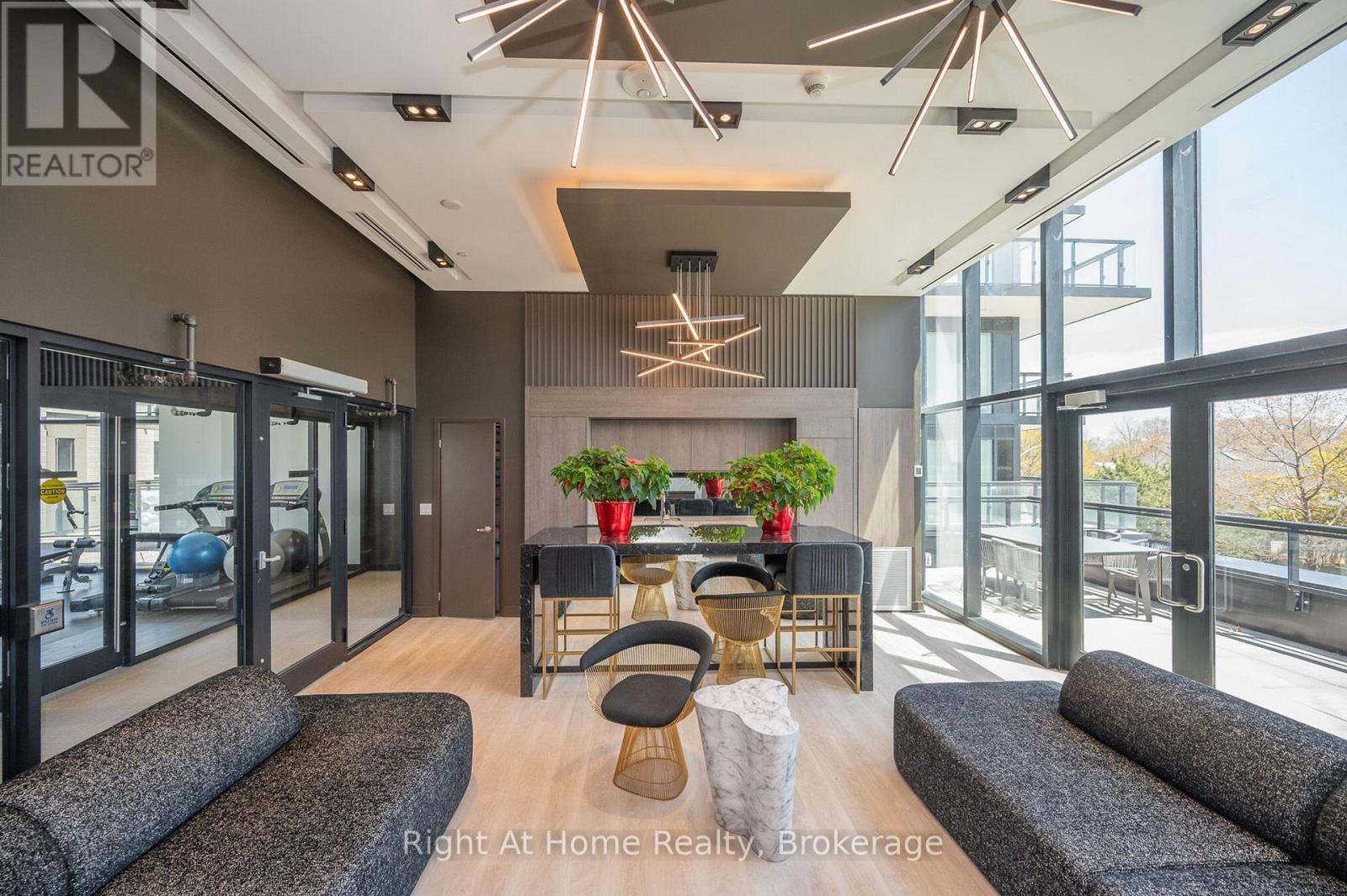 B426 - 1119 COOKE BOULEVARD Image 38