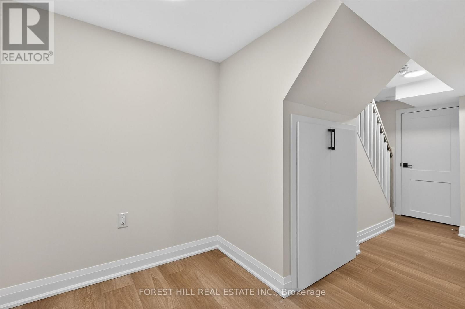 17 ALEXANDER STREET Image 24