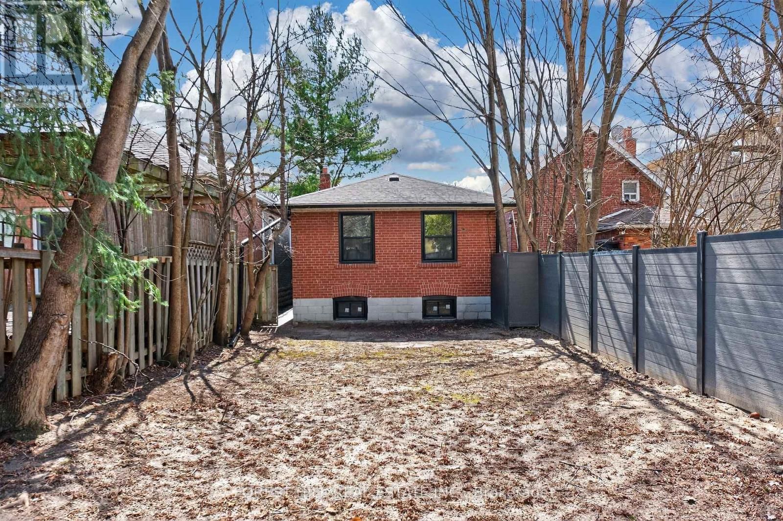 17 ALEXANDER STREET Image 32