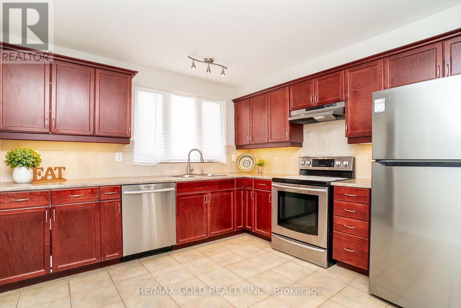 27 DAVENPORT CRESCENT Image 14