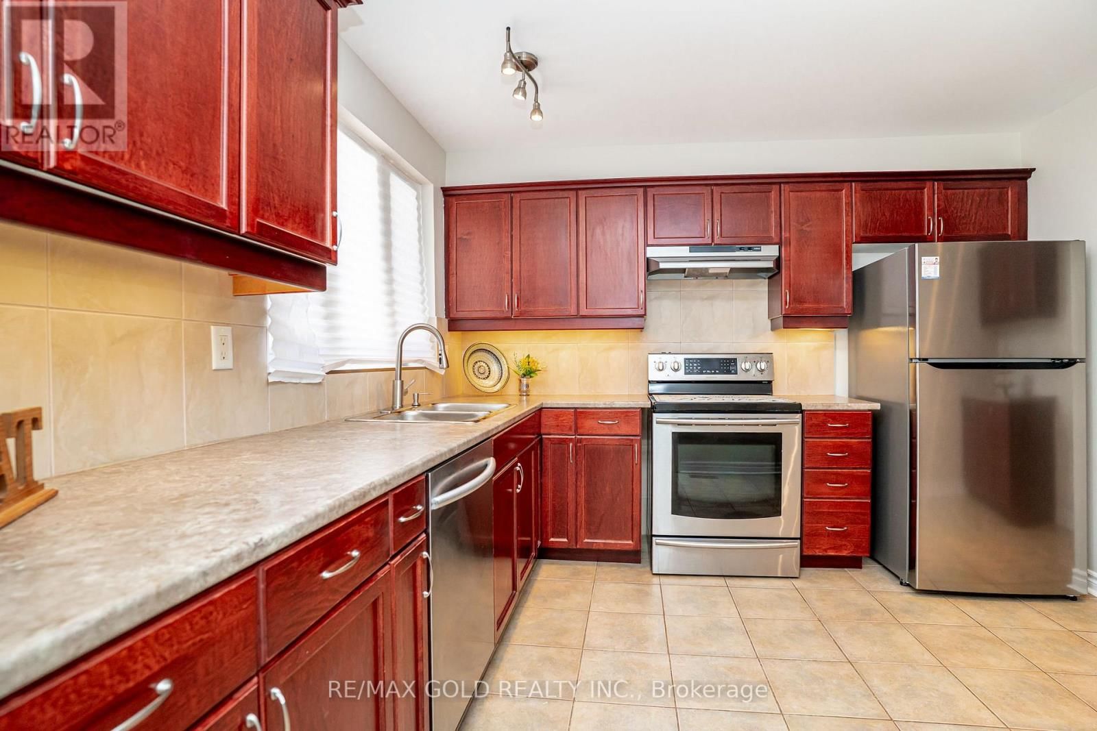 27 DAVENPORT CRESCENT Image 15