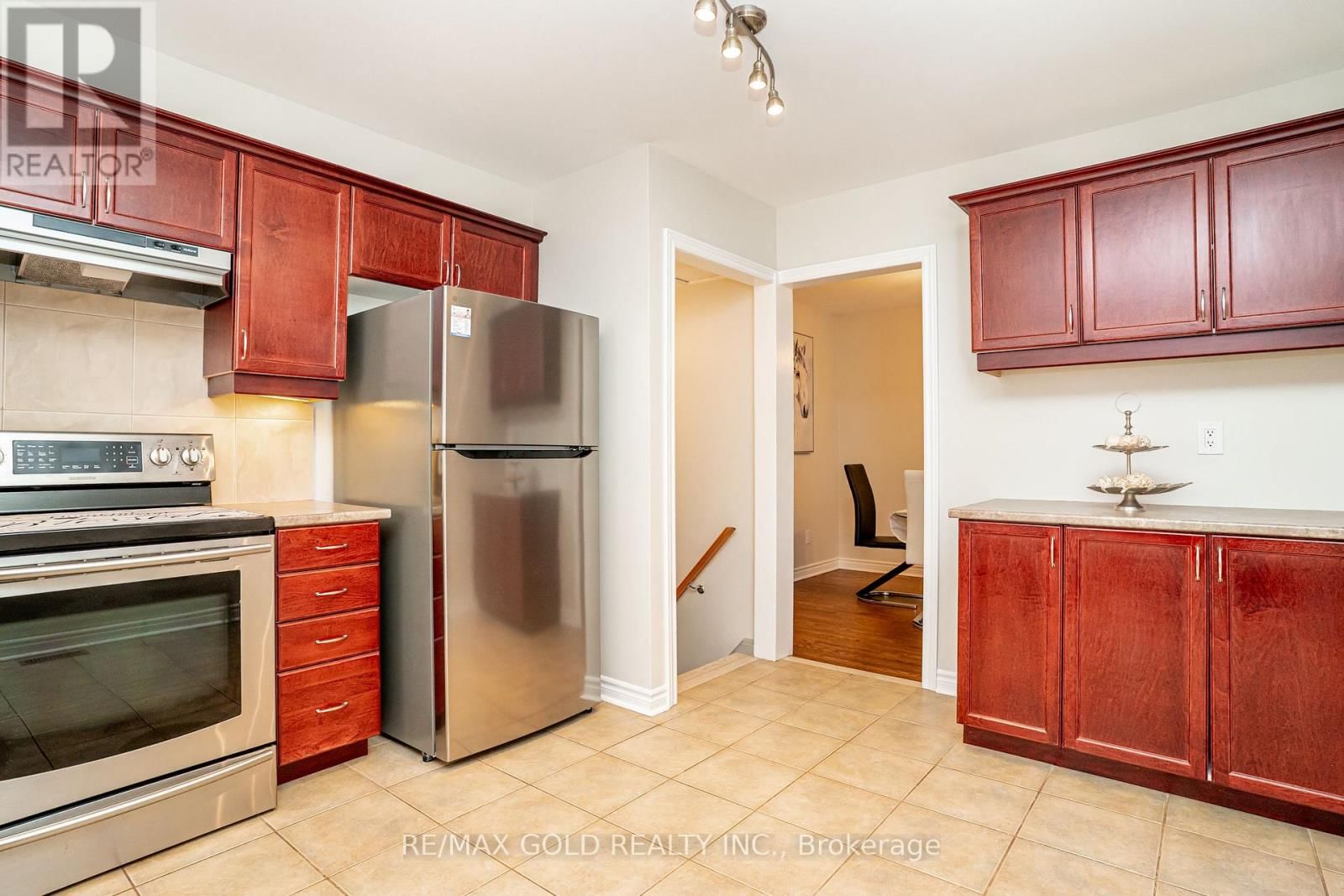 27 DAVENPORT CRESCENT Image 16