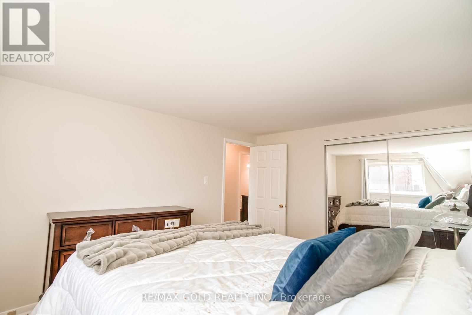 27 DAVENPORT CRESCENT Image 21