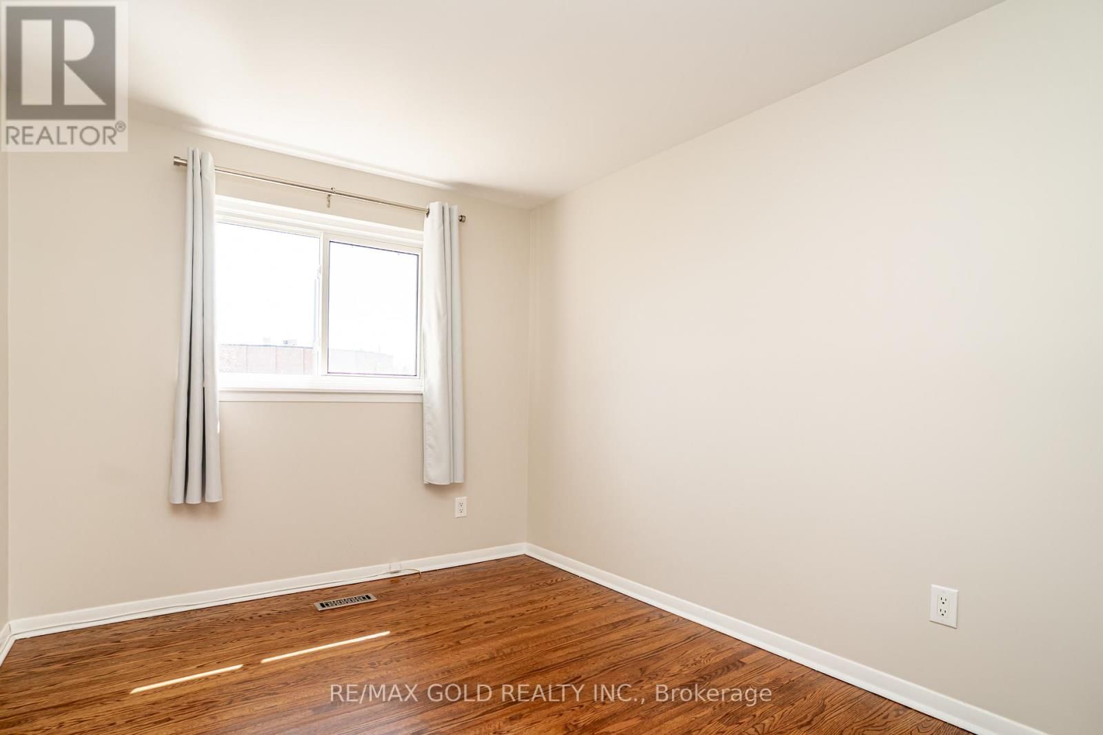 27 DAVENPORT CRESCENT Image 22