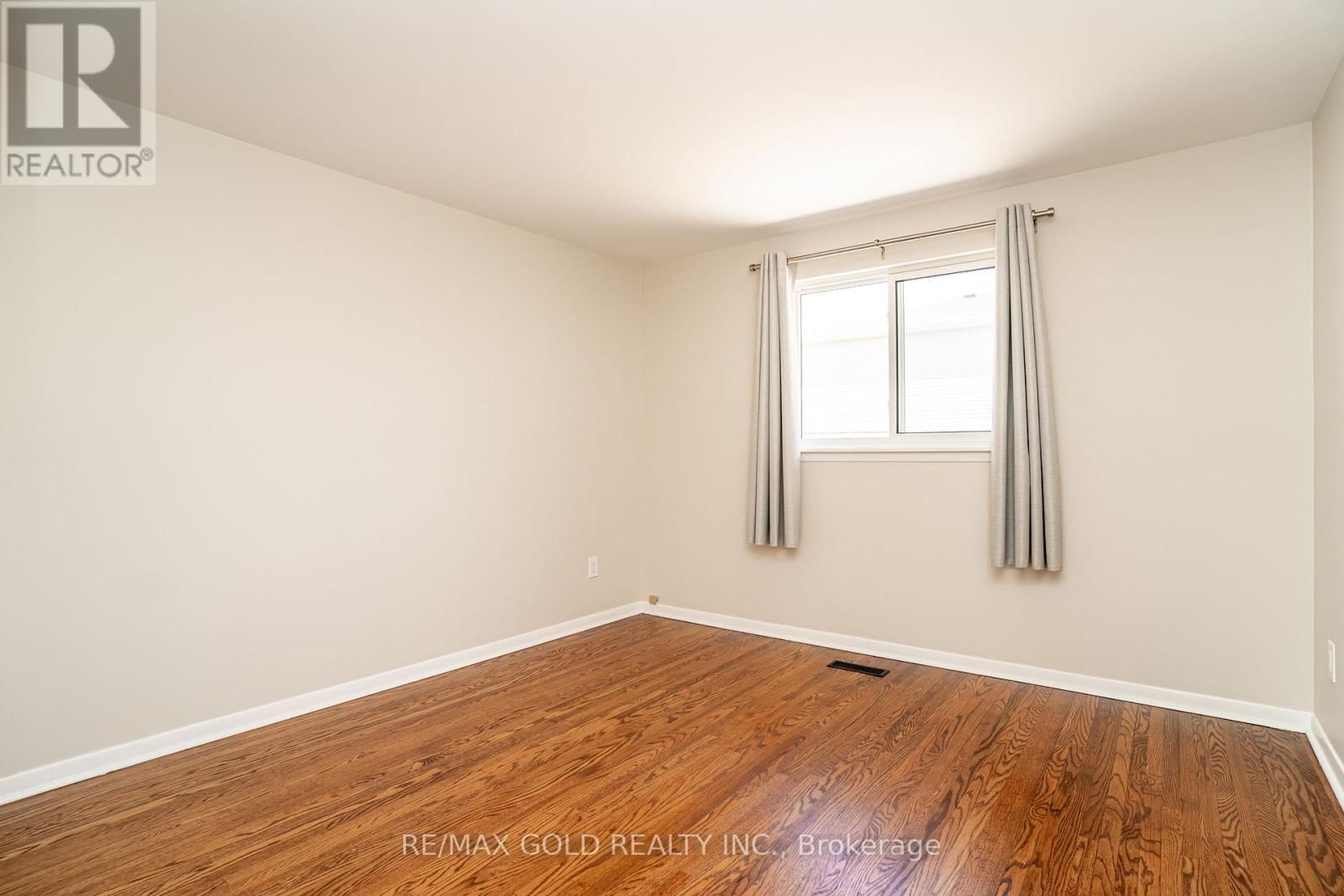 27 DAVENPORT CRESCENT Image 26