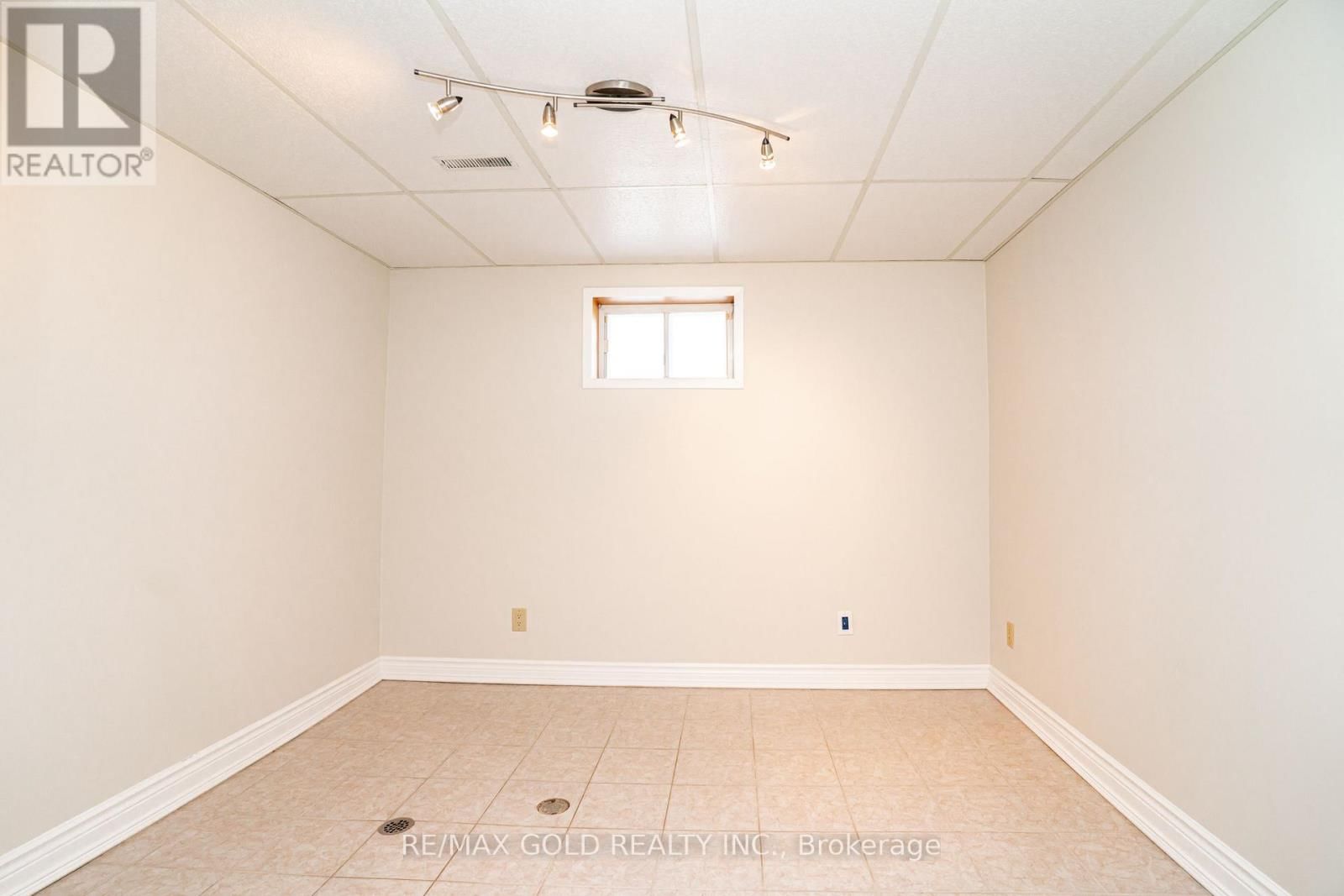 27 DAVENPORT CRESCENT Image 32