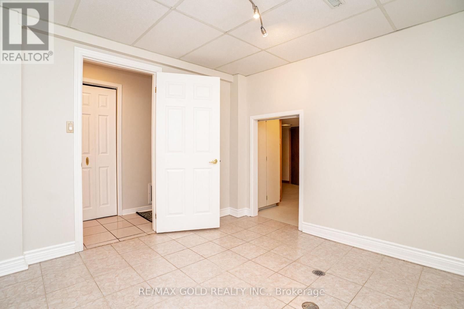 27 DAVENPORT CRESCENT Image 33