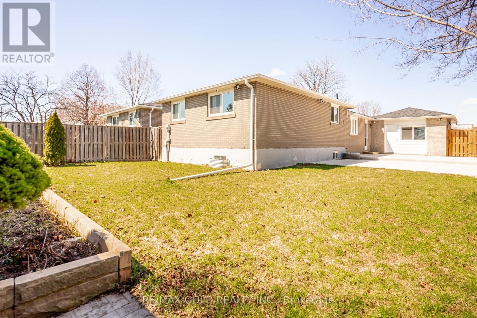 27 DAVENPORT CRESCENT Image 42