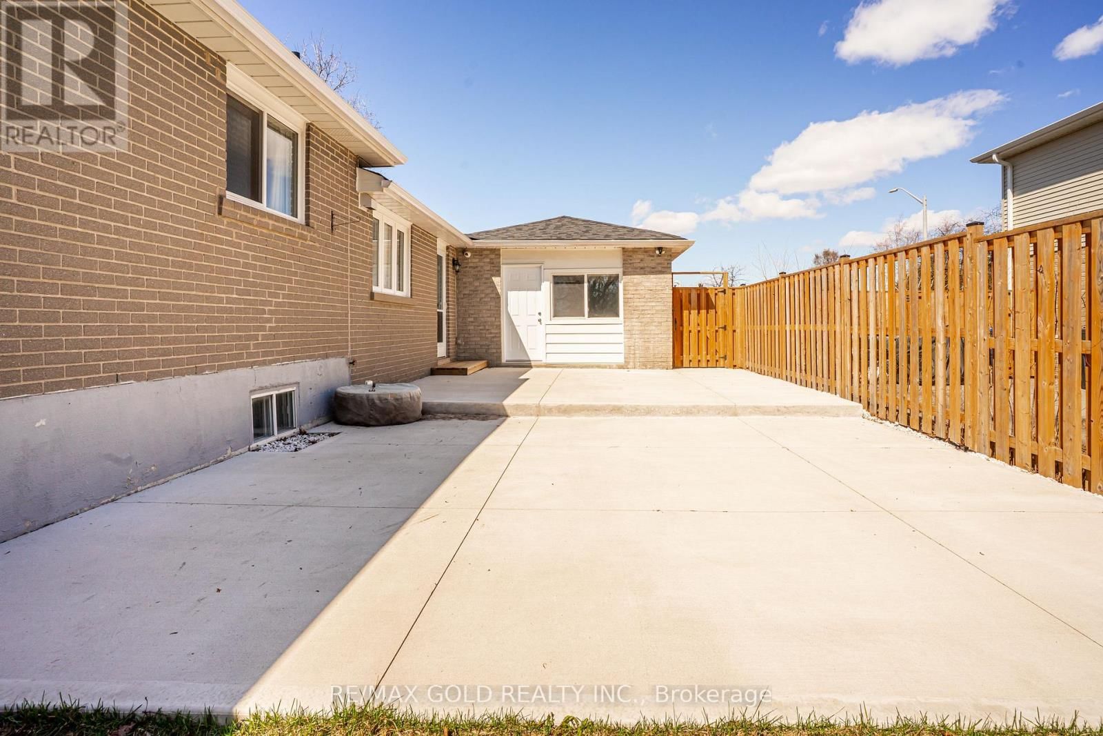 27 DAVENPORT CRESCENT Image 43