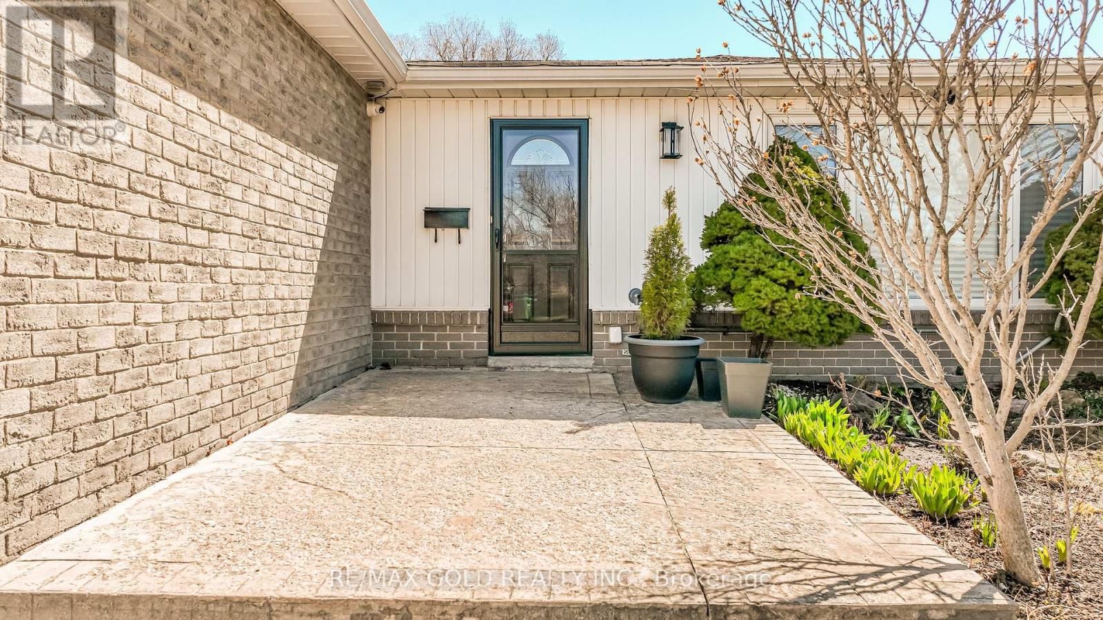 27 DAVENPORT CRESCENT Image 5