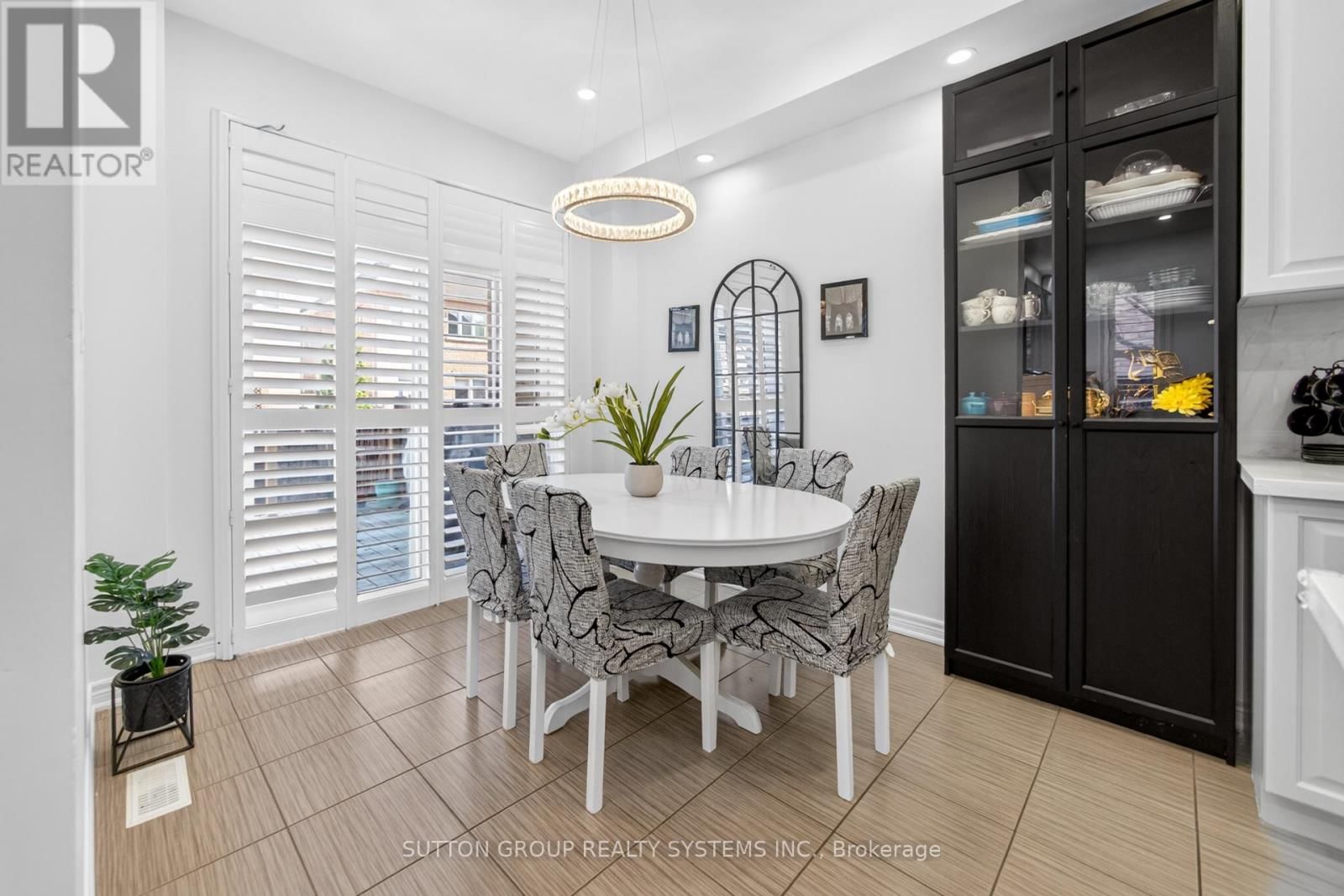 10 MUNCH PLACE Image 15