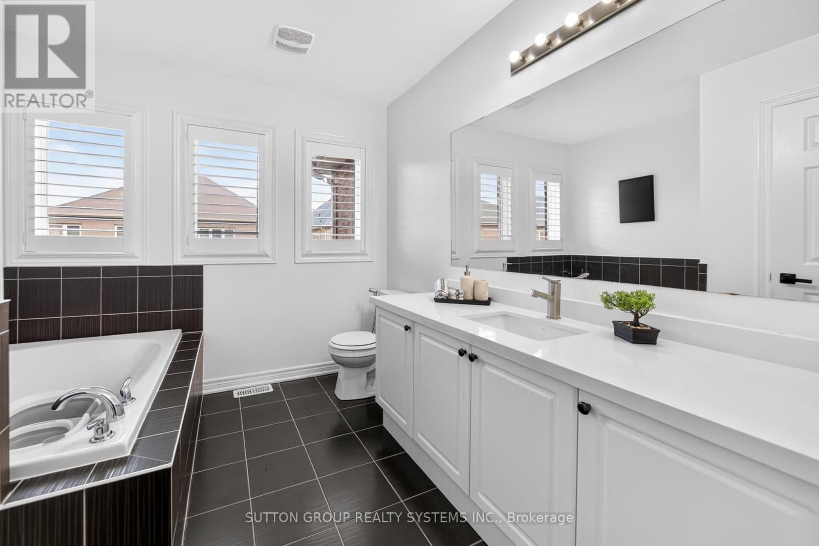 10 MUNCH PLACE Image 28