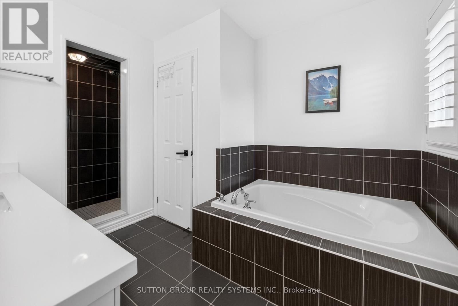 10 MUNCH PLACE Image 29