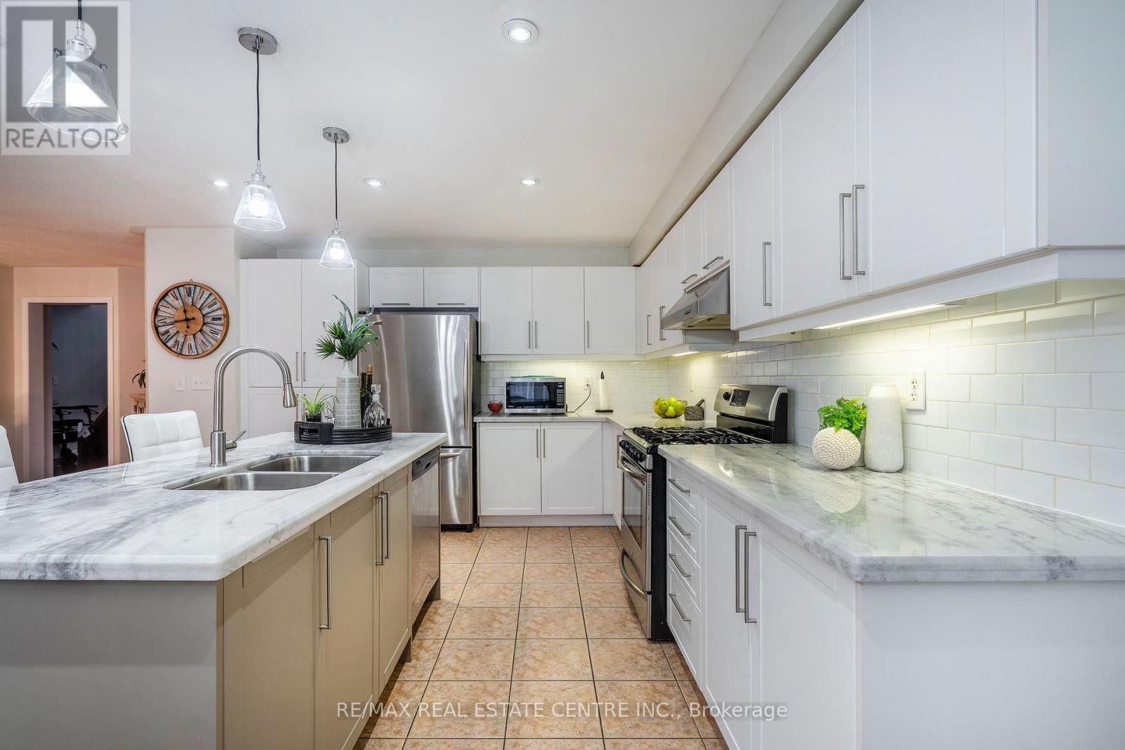 673 ARMSTRONG BOULEVARD Image 14