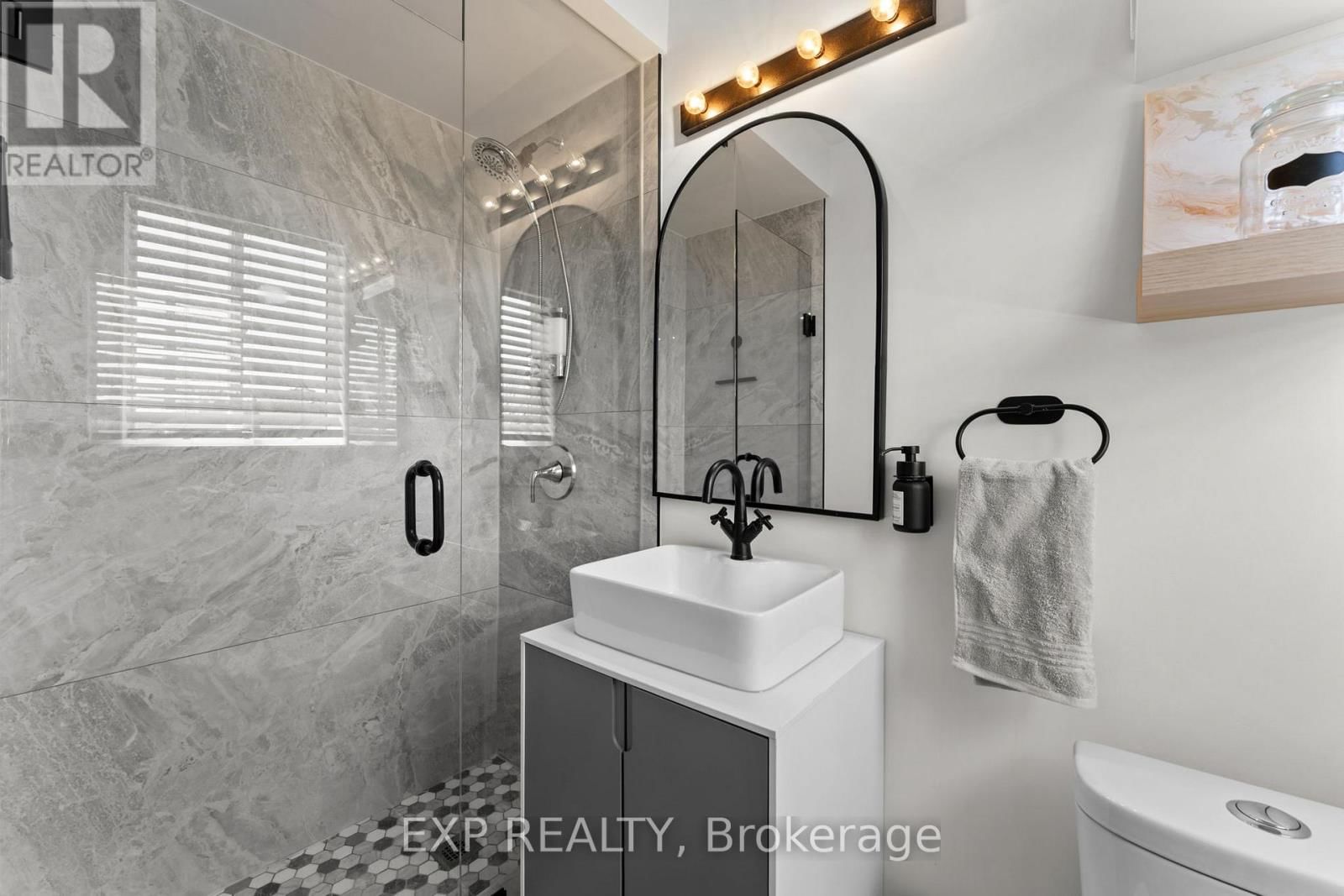 7224 VISOR GATE Image 28