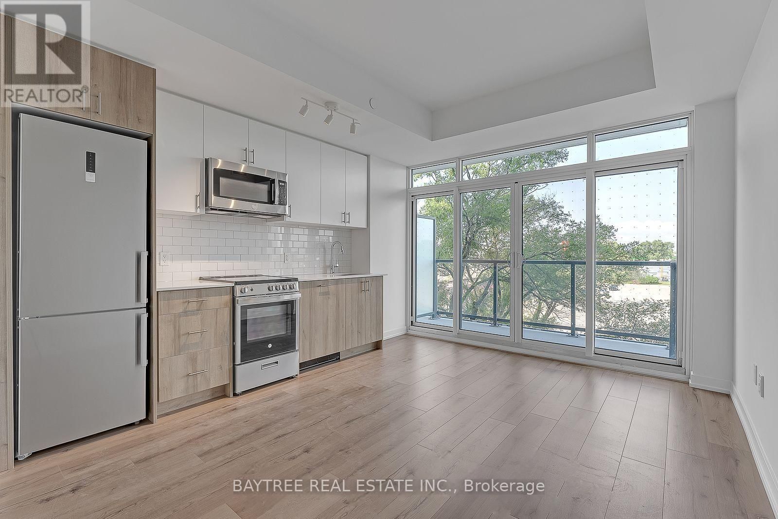 319 - 1195 THE QUEENSWAY Image 1