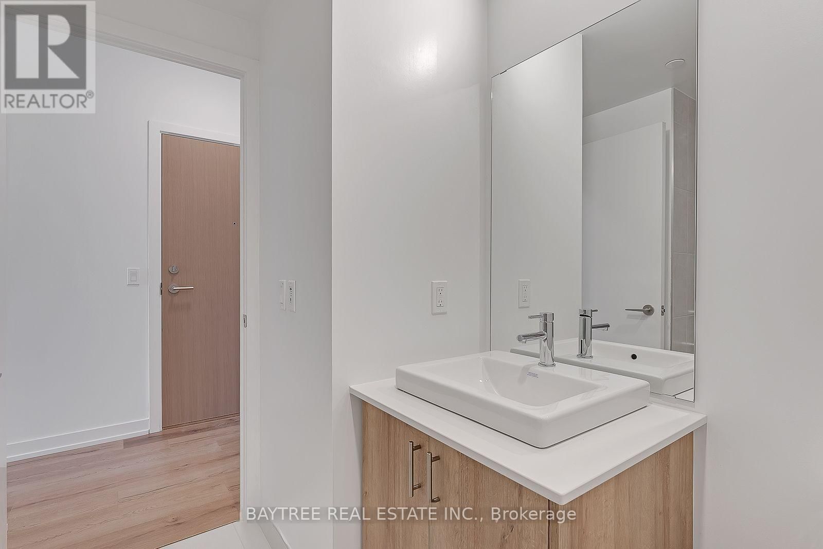 319 - 1195 THE QUEENSWAY Image 10