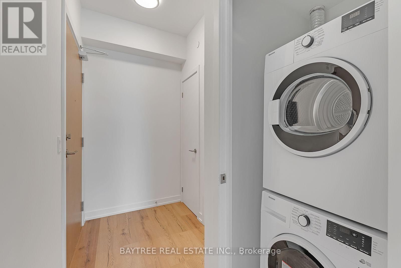 319 - 1195 THE QUEENSWAY Image 13