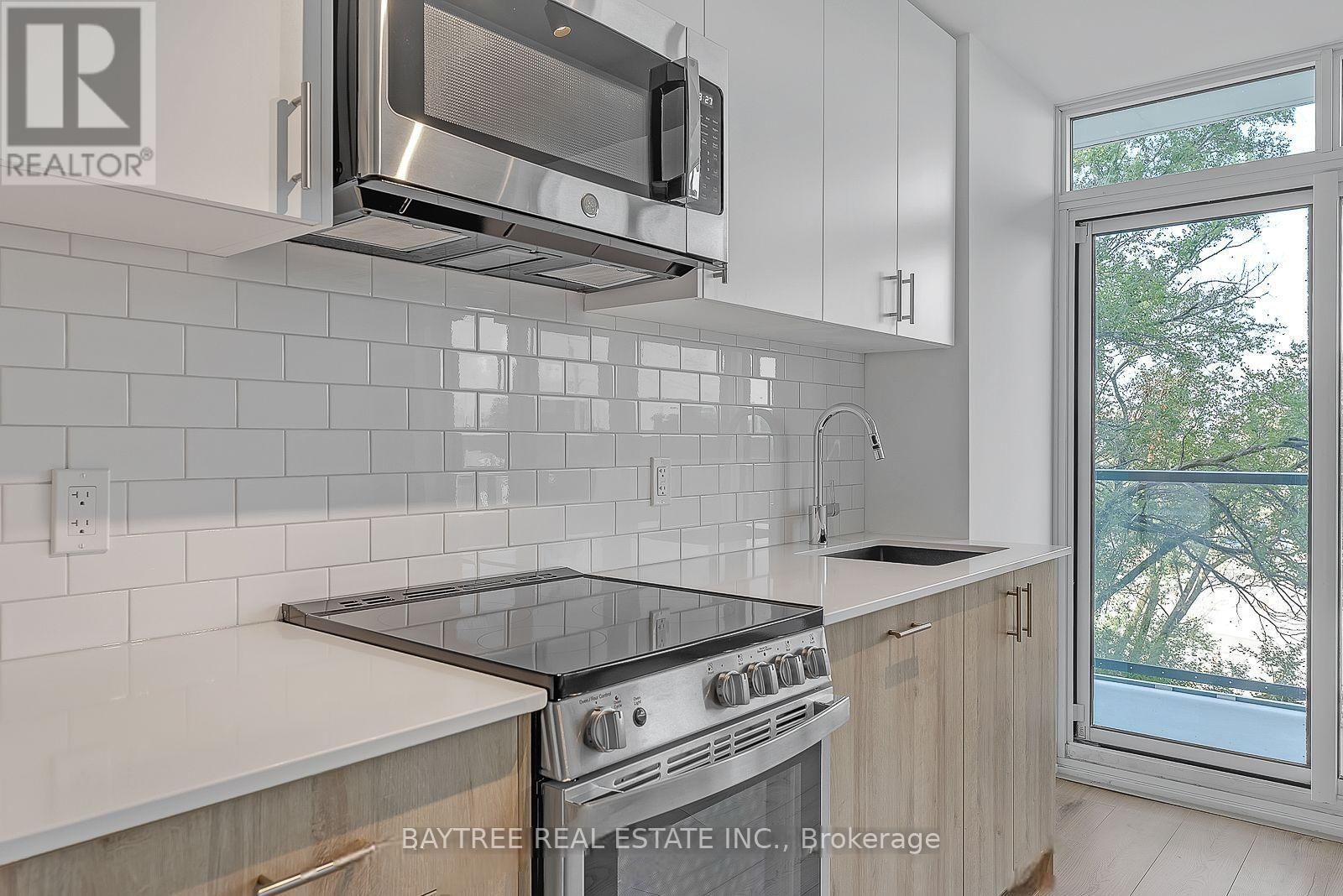 319 - 1195 THE QUEENSWAY Image 6