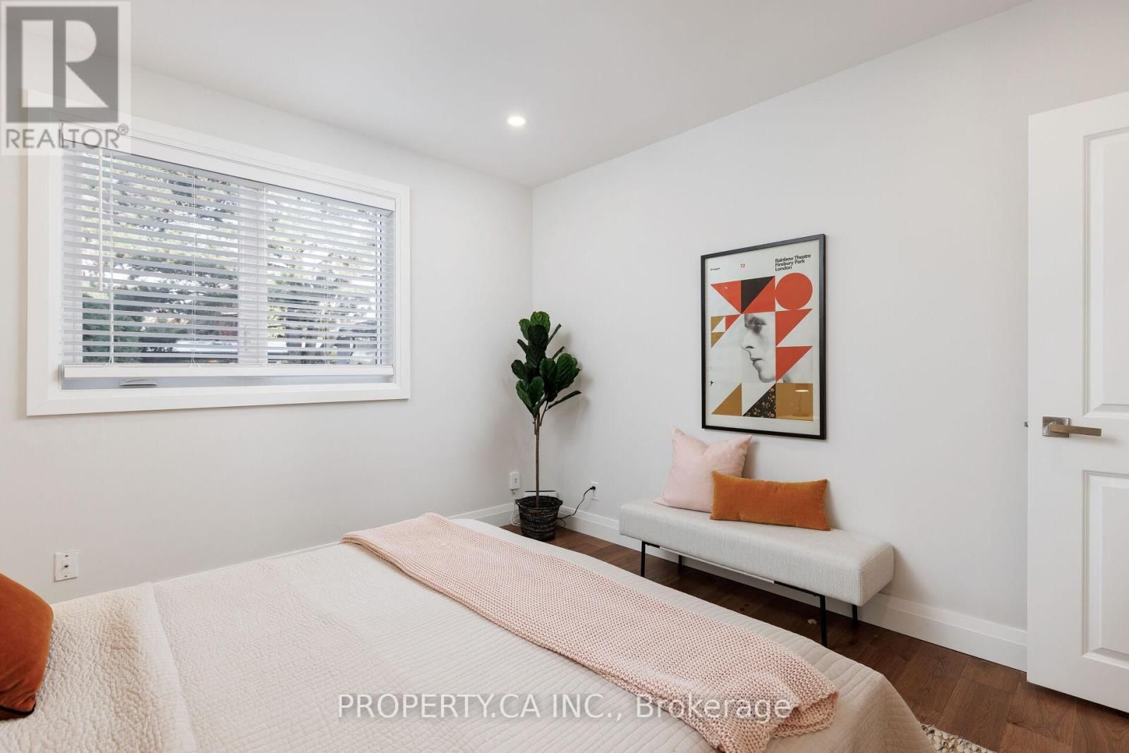 132 PRINCESS ANNE CRESCENT Image 25