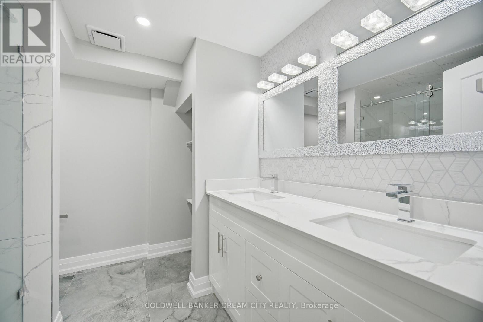 43 OLIVERS LANE Image 36