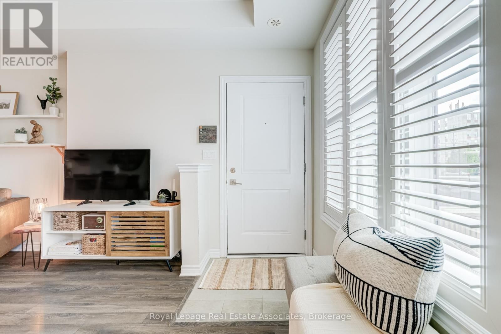 13 - 95 EASTWOOD PARK GARDENS Image 3