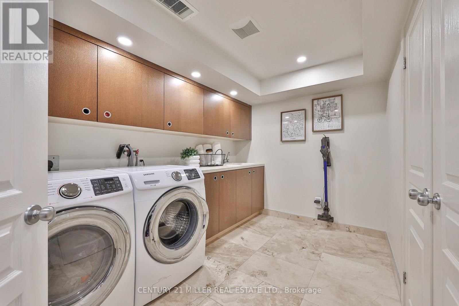 2252 DEWSBURY DRIVE Image 35