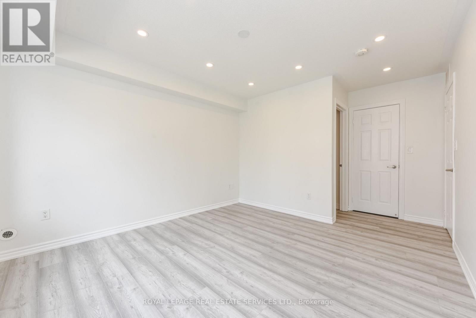 153 - 200 VETERANS DRIVE Image 13