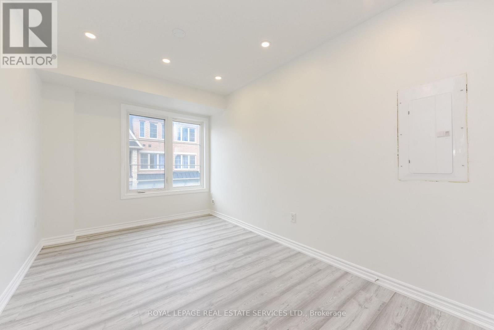 153 - 200 VETERANS DRIVE Image 16