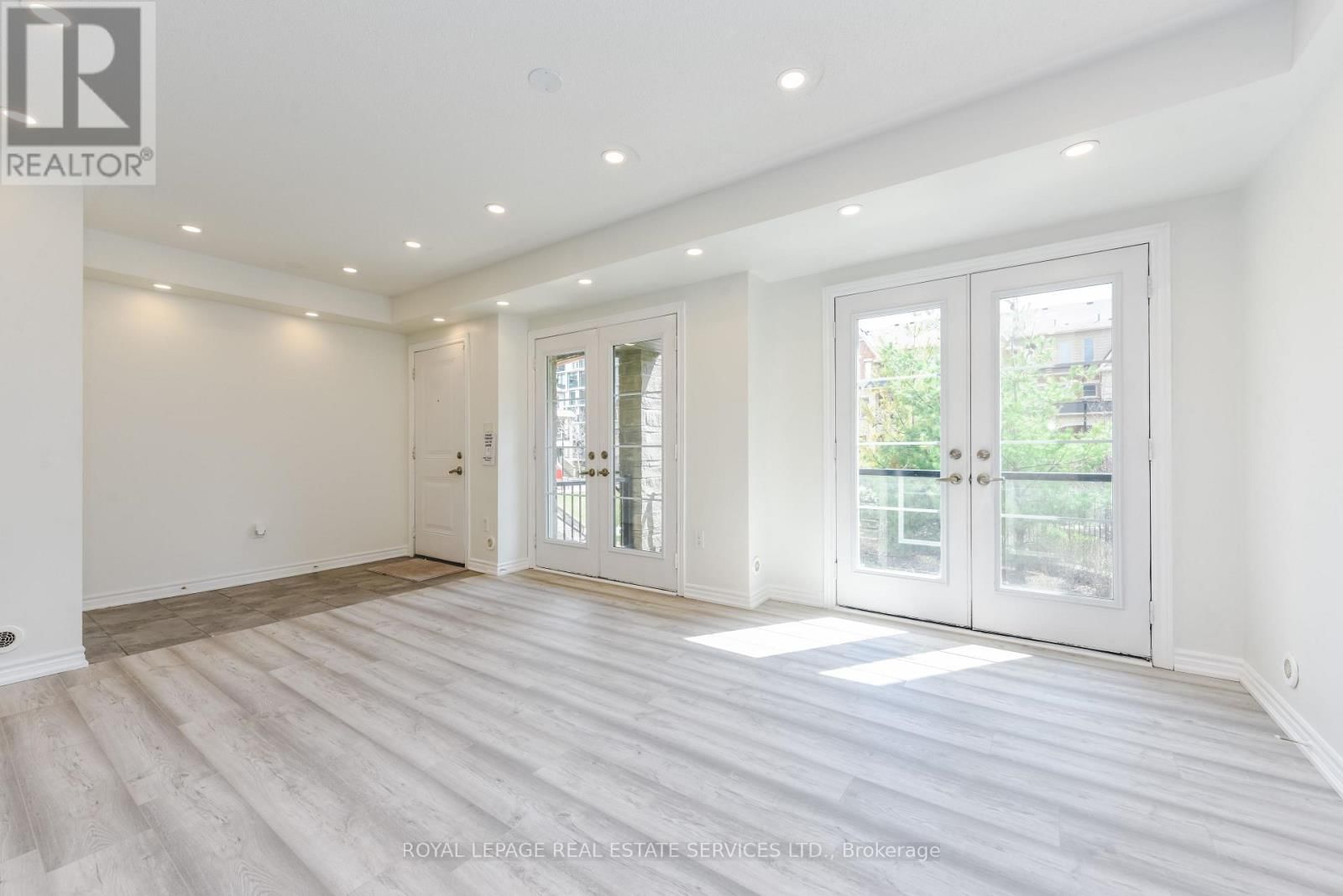 153 - 200 VETERANS DRIVE Image 20