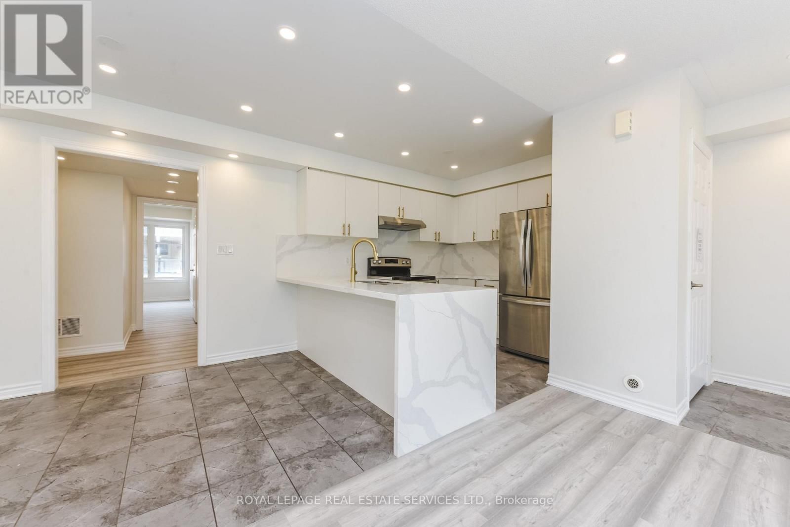 153 - 200 VETERANS DRIVE Image 23