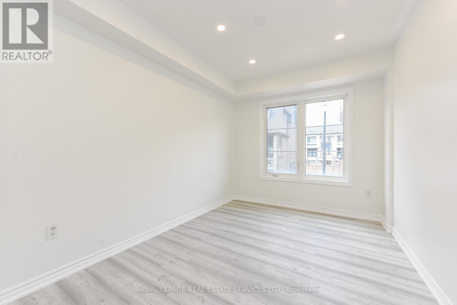 153 - 200 VETERANS DRIVE Image 24