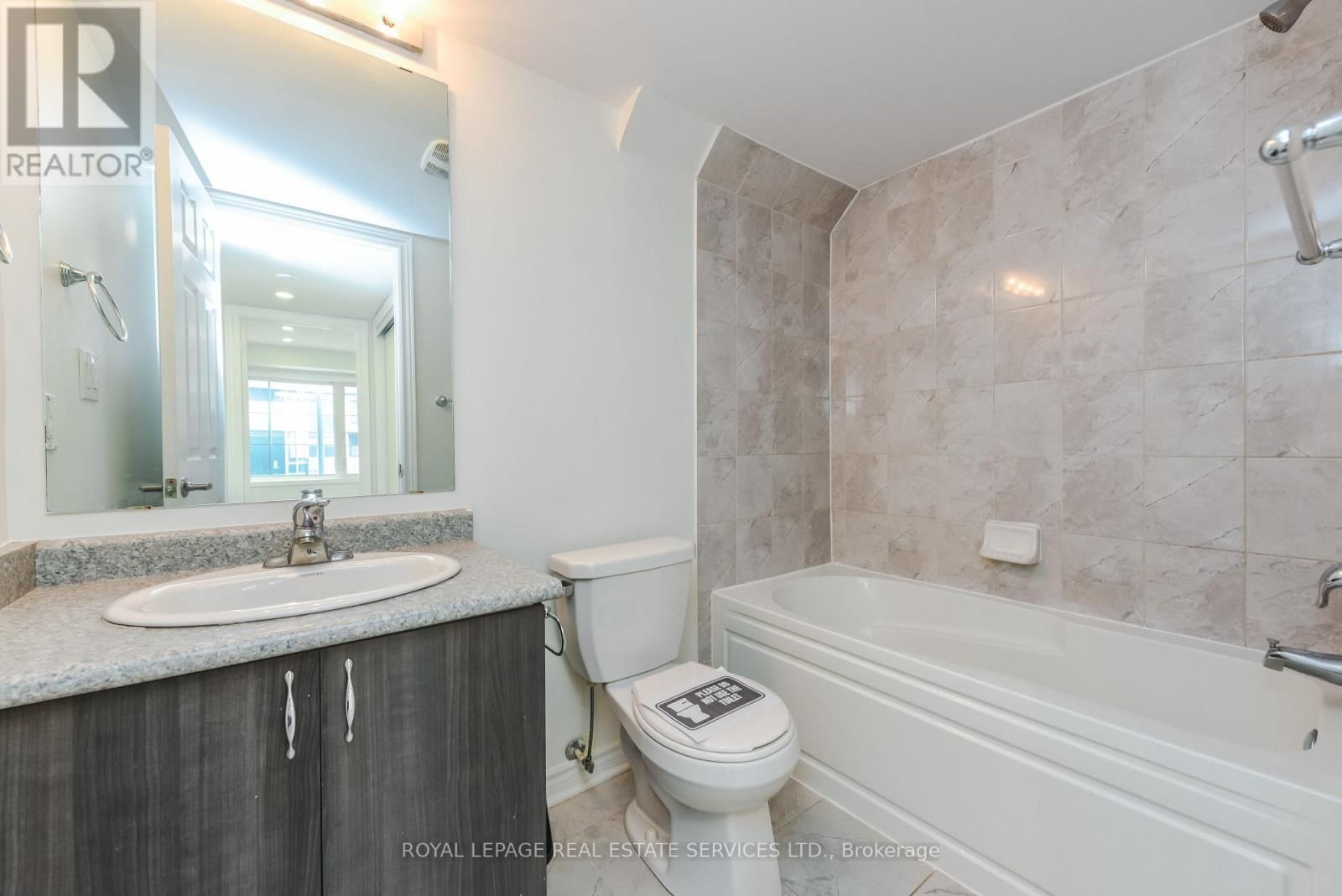 153 - 200 VETERANS DRIVE Image 31