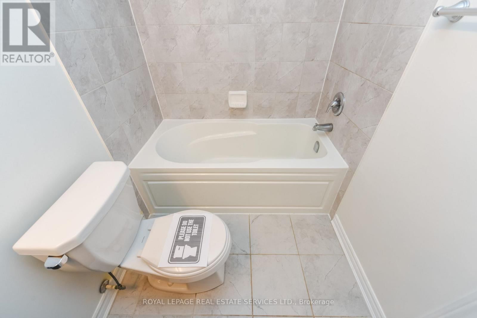 153 - 200 VETERANS DRIVE Image 32