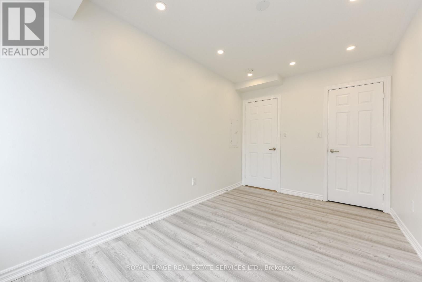 153 - 200 VETERANS DRIVE Image 36