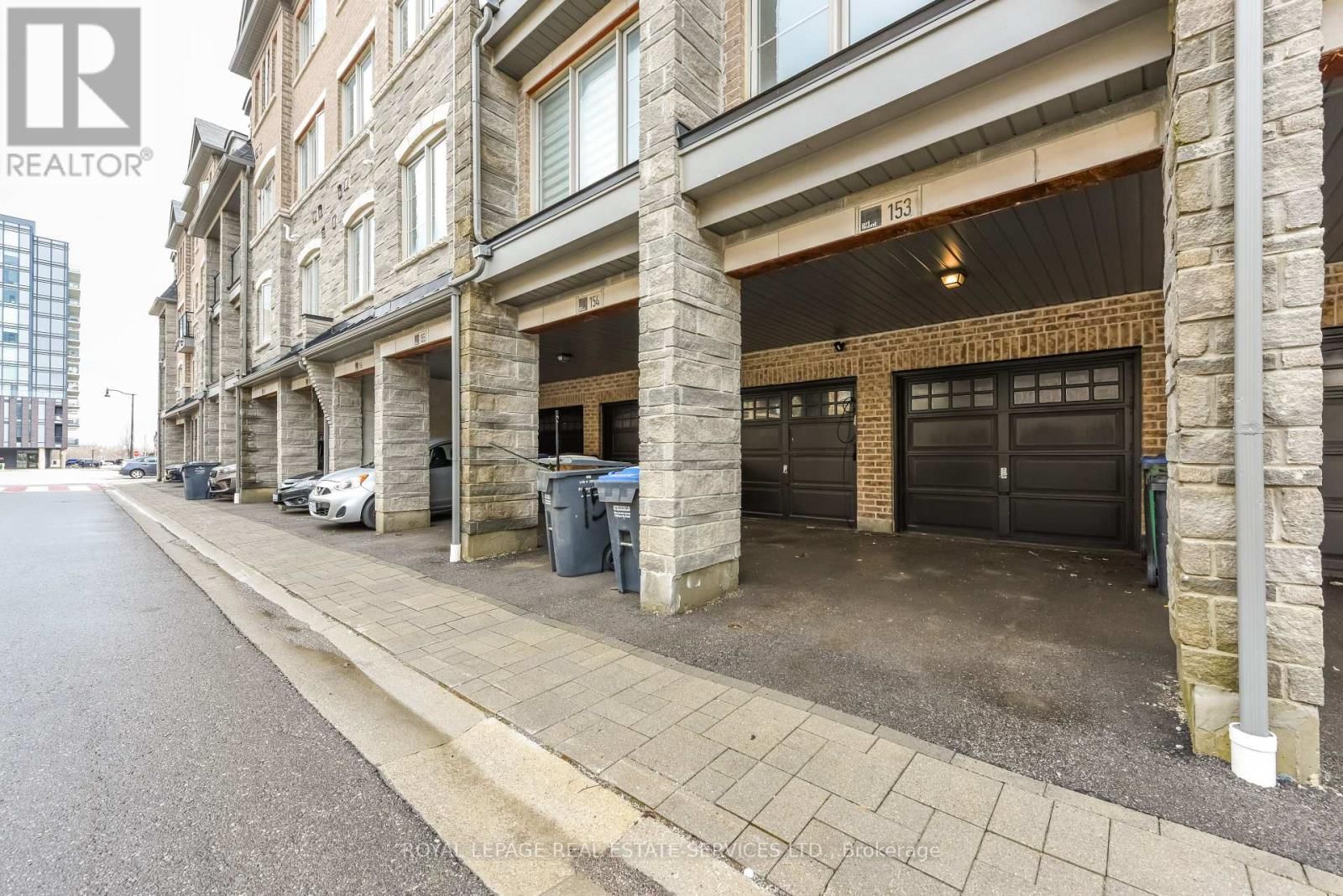 153 - 200 VETERANS DRIVE Image 46