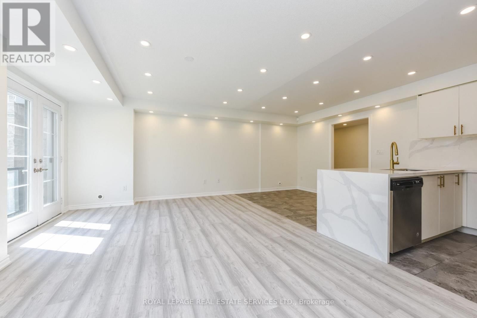 153 - 200 VETERANS DRIVE Image 7