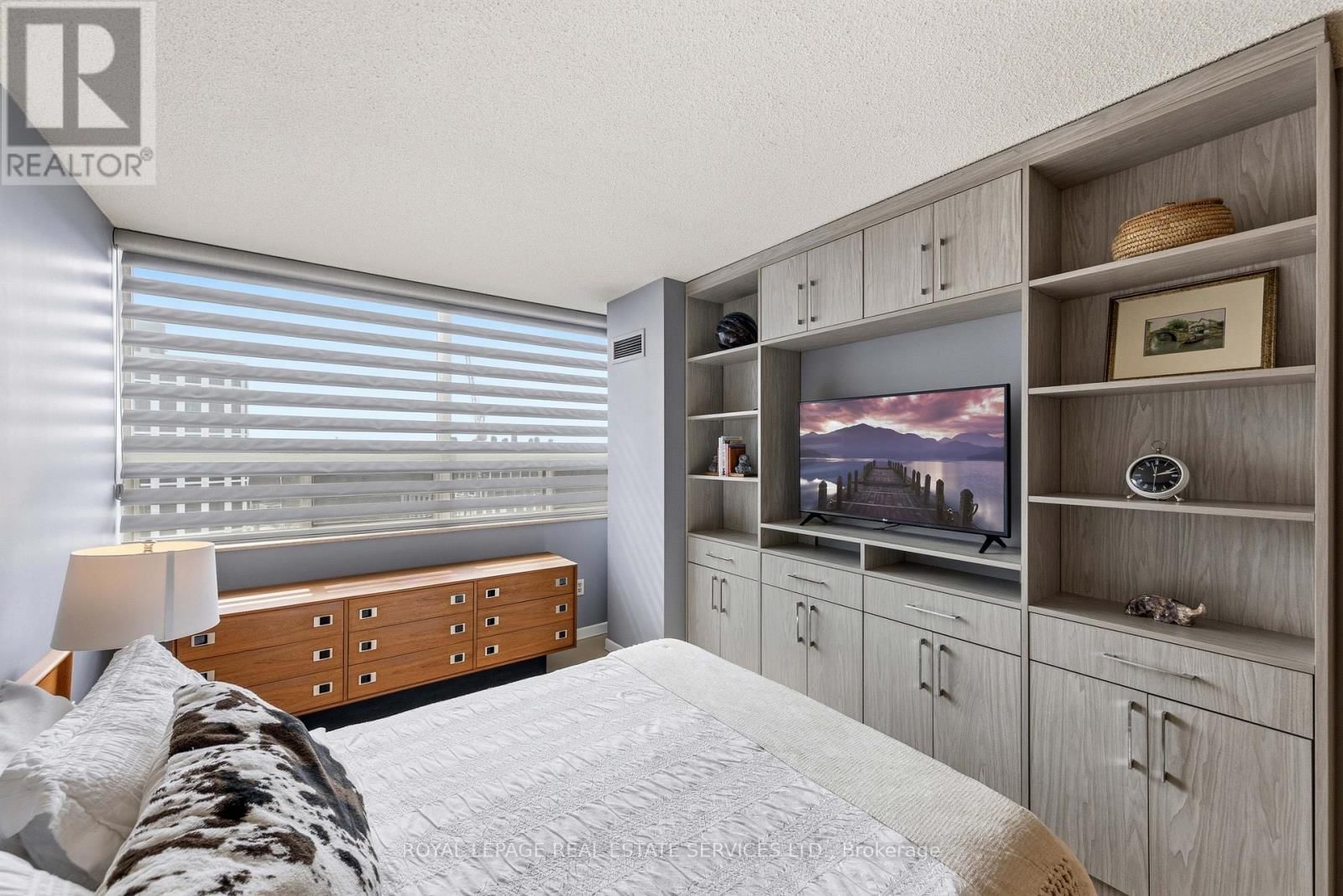 2004 - 1300 ISLINGTON AVENUE Image 30