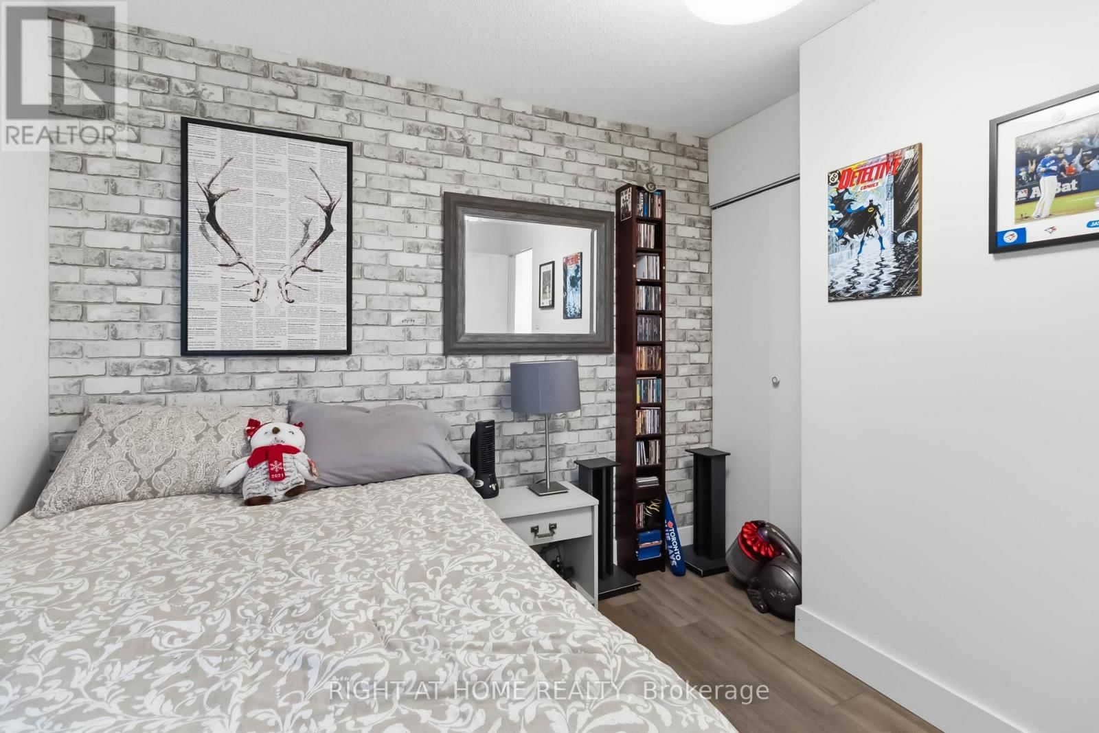 1706 - 975 WARWICK COURT Image 16