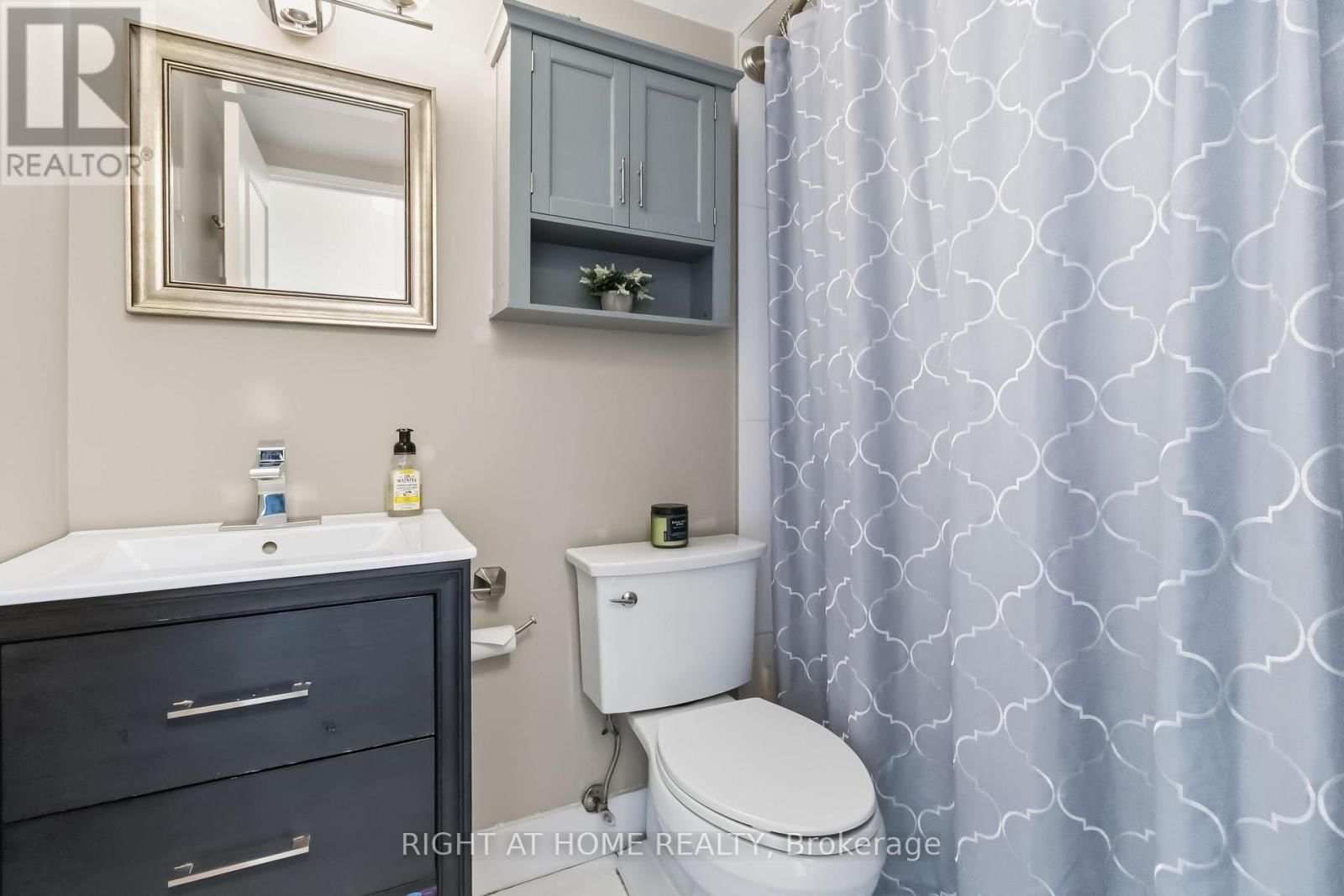 1706 - 975 WARWICK COURT Image 17